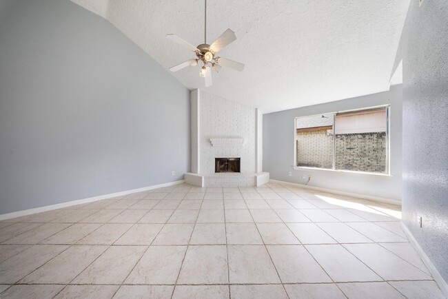 Building Photo - 15242 Peachmeadow Ln