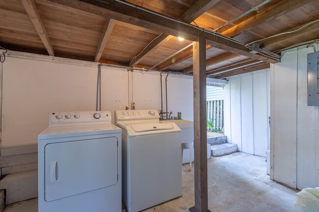 Building Photo - Charming 2 Bedroom / 1 Bath Cottage in Cool Volcano