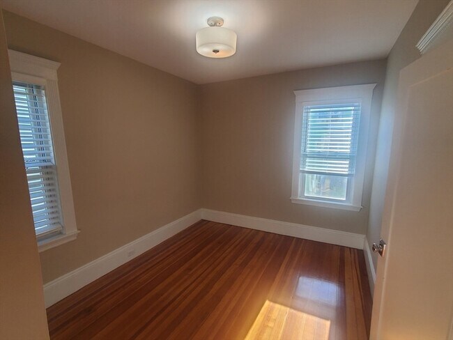 Building Photo - 14 N Munroe Terrace