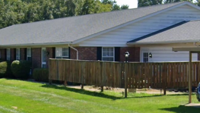 Building Photo - 3 Bedroom 2 Bath Condo