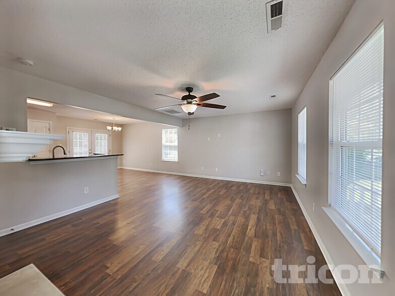 Building Photo - 11401 Northwoods Forest Dr