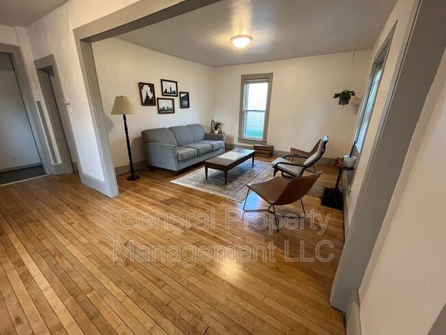 Building Photo - 4 bed 1.5 Bath near UWEC! Available June 1st
