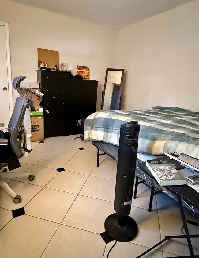 Building Photo - 1733 Mayo St