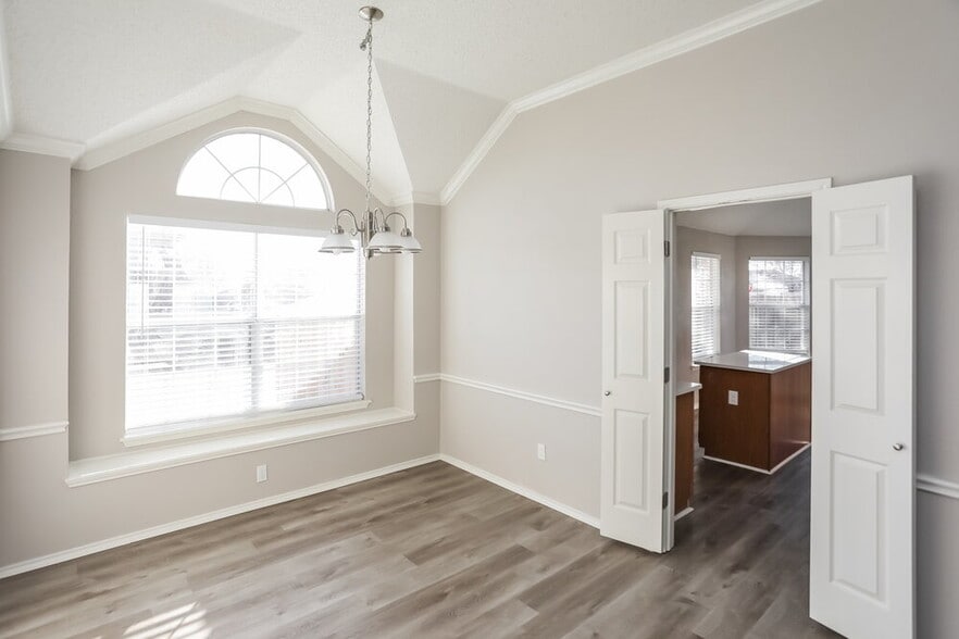 Building Photo - 532 Saddle Head Dr