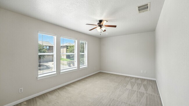 Building Photo - 4527 Summer Fall