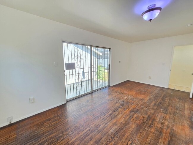 Building Photo - 9618 Kalmia St