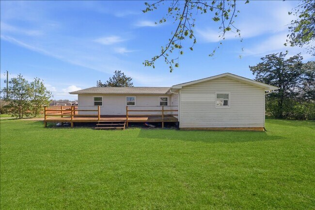 Building Photo - 372 Clutts Rd