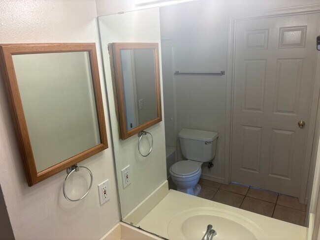 Building Photo - 567 Florosa Ct
