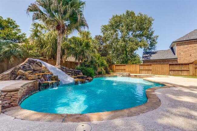 Building Photo - 6011 Shady Alcove Ct