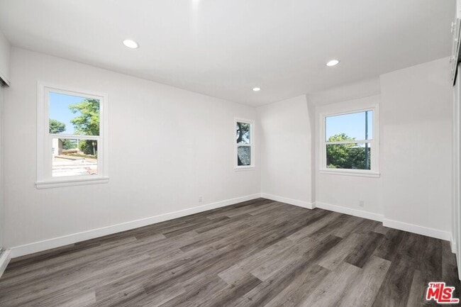 Building Photo - 8918 Cadillac Ave