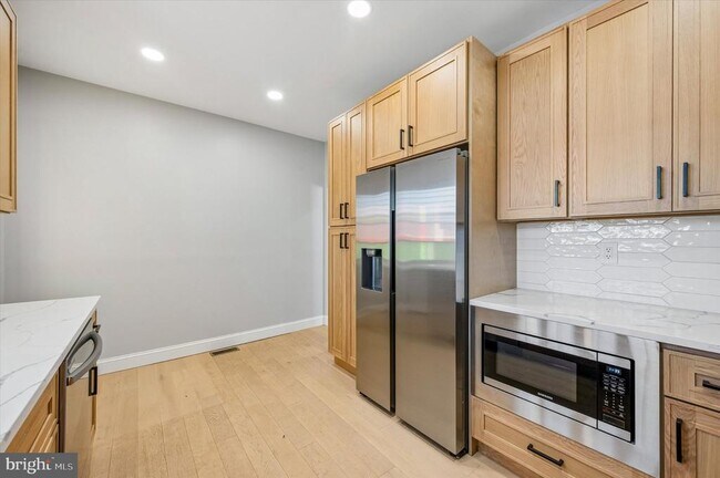 Building Photo - 4822 Ogle St