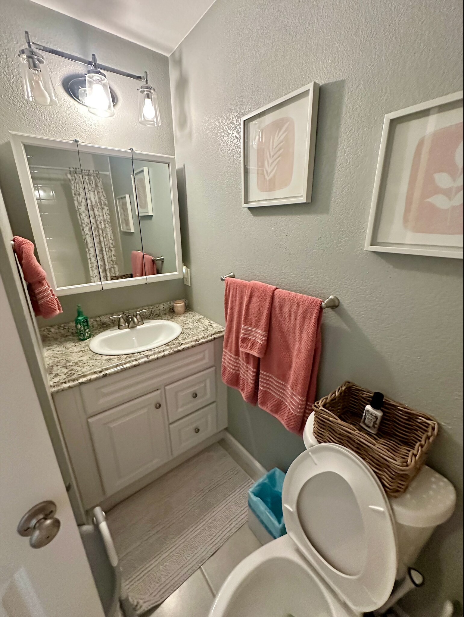 Building Photo - 6206 S Church Ave