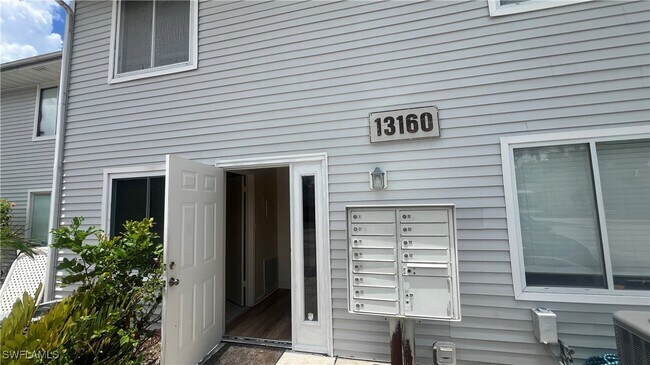 Building Photo - 13160 Kings Point Dr