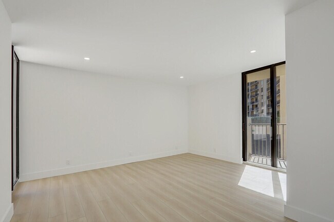 Building Photo - 200 Ocean Trail Way