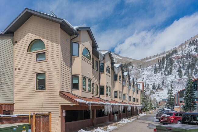 Building Photo - 280 Mahoney Dr