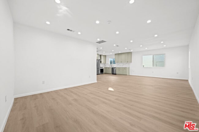 Building Photo - 1642 S Crest Dr