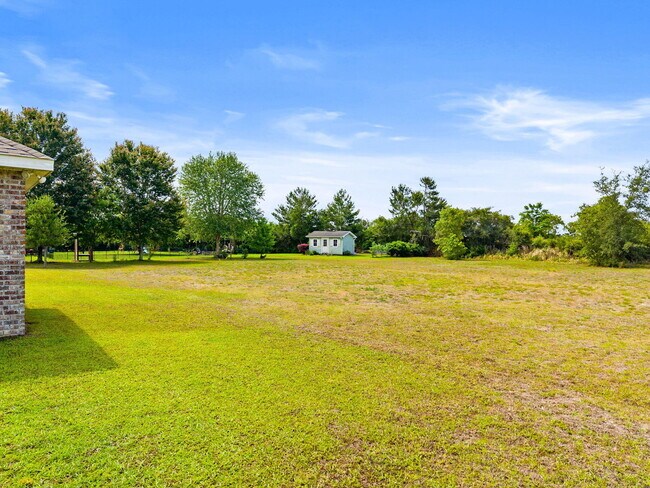 Building Photo - 173 Tournament Ln