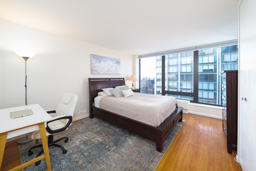 2nd Bedroom - 5445 N Sheridan Rd