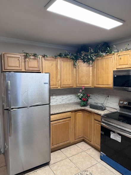 Building Photo - 4208 W La Salle St