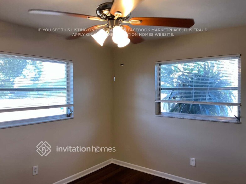 Building Photo - 1007 Macrae Ave