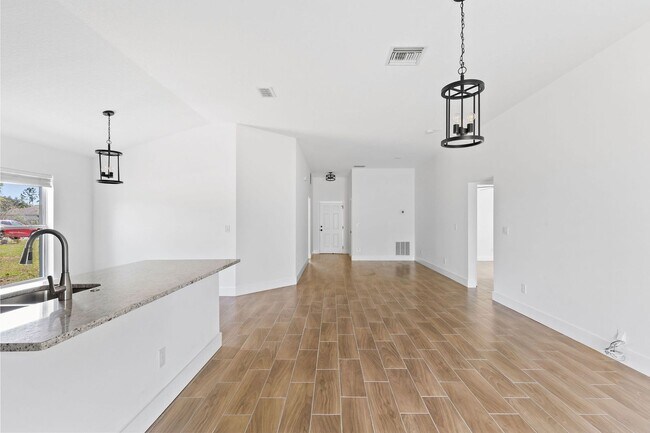 Building Photo - 4 Bedroom SFH in Palm Coast