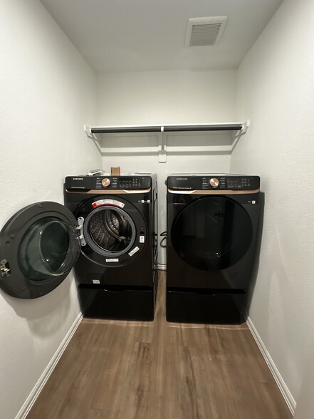 Laundry room with modern appliances - 274 Bennett Loop