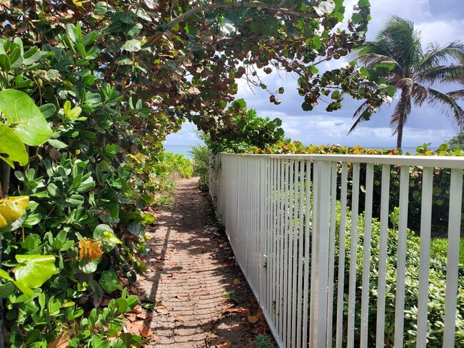 Building Photo - 1481 S Ocean Blvd