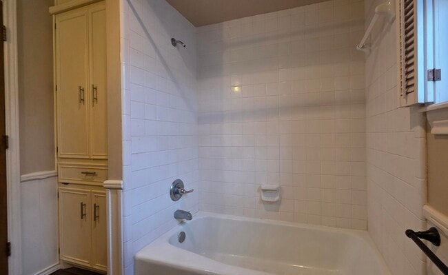 Building Photo - 8604 Jordan Dr