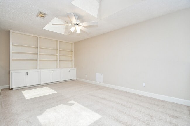 Building Photo - 9625 Bayou Brook St