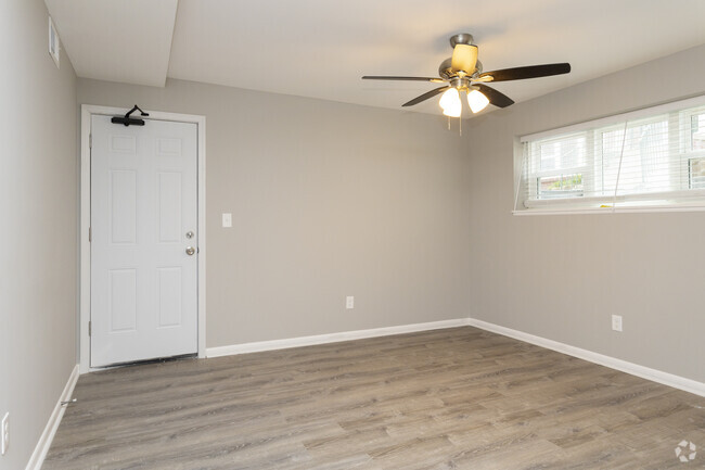 Studio - 450SF - The Davenport Apartments