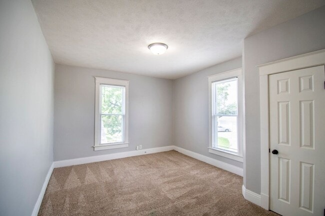 Building Photo - Large 3 Bedroom in Dahlman