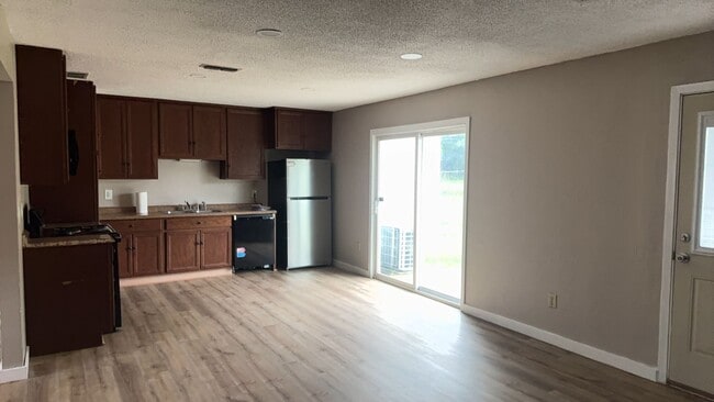 Building Photo - Renovated 3-bedroom 2-bathroom house! HOUSING ACCEPTED!
