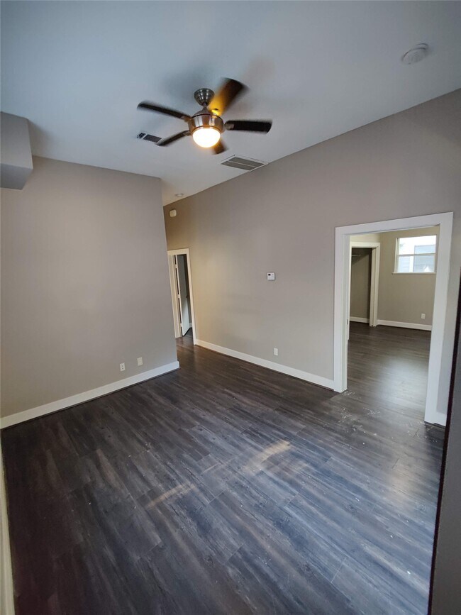 Building Photo - 711 Graham Pl