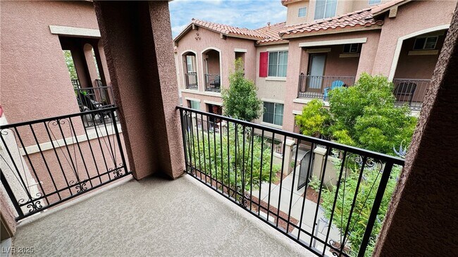 Building Photo - 1525 Spiced Wine Ave