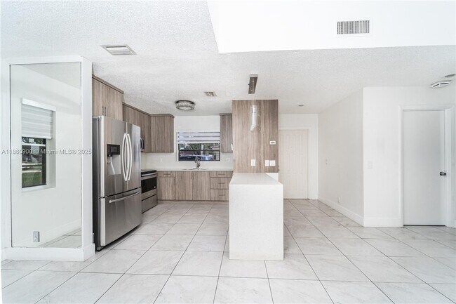 Building Photo - 17249 NW 60th Ct