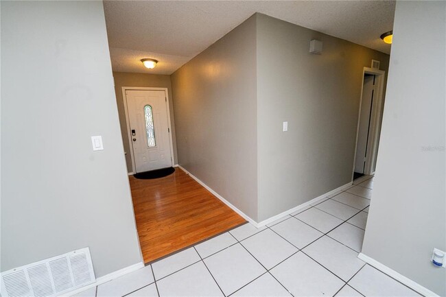 Building Photo - 150 Lady Susan Ct