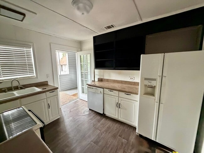 Building Photo - 2 Bed 1 Bath House