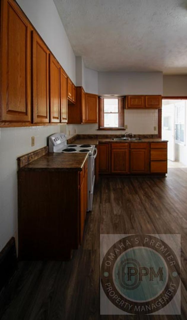 Building Photo - Spacious 4bd/2Ba Home