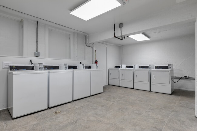 laundry room - 2112 Monteiro Ave