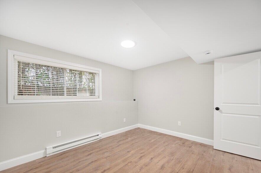Building Photo - 28 Grosvenor Ave