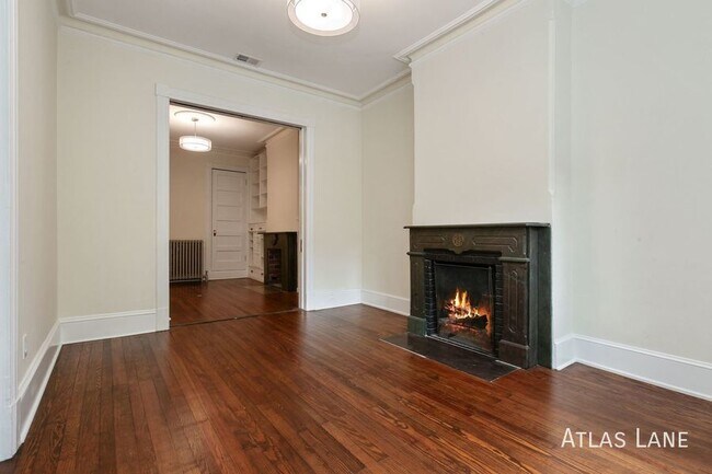 Building Photo - Professionally Managed & Recently Renovate...