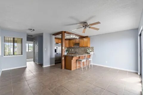 Building Photo - 308 Miracle Strip Pkwy SW