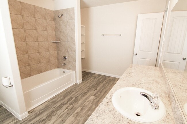 Building Photo - 913 Ember Wood Ct