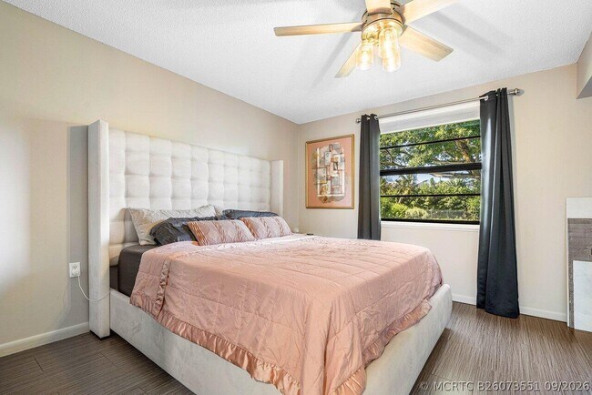 Building Photo - 6121 Balboa Cir