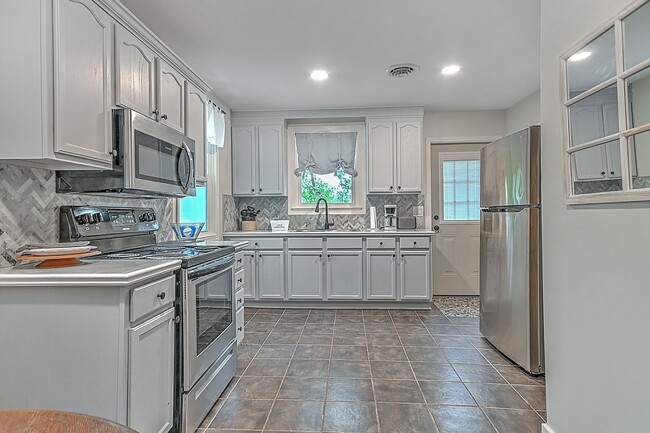 Building Photo - 1220 Morningside Cir