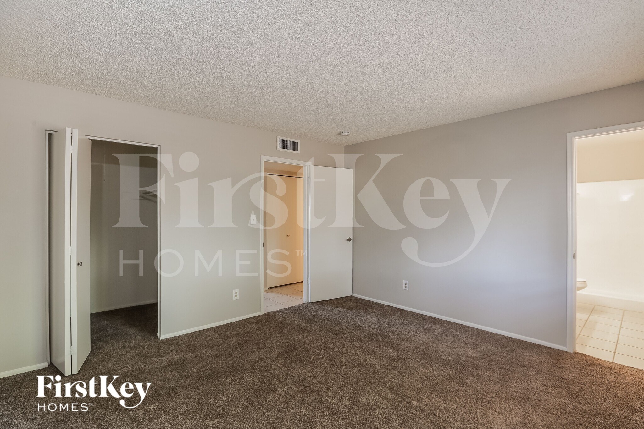 Building Photo - 2922 E Sierra St