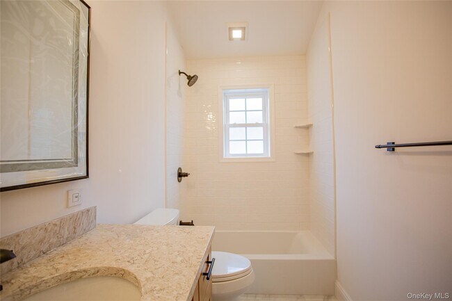 Building Photo - 451 E Pine St