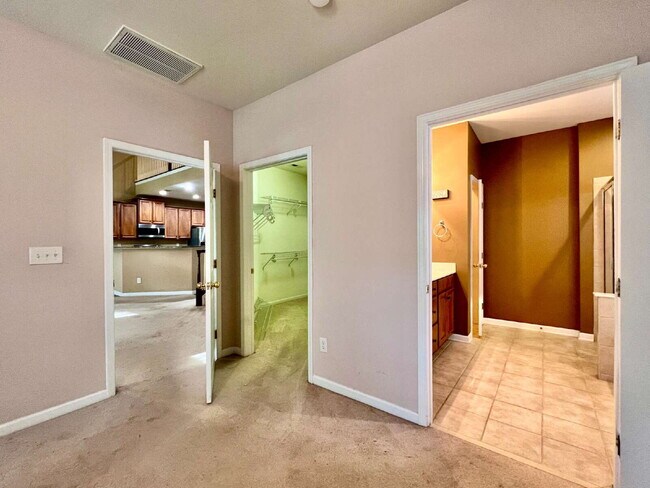 Building Photo - EXCELLENT LOCATION!