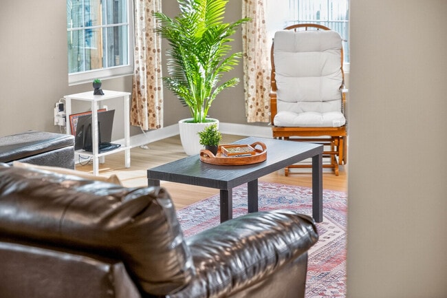 Building Photo - 1961 Creek Bank Dr