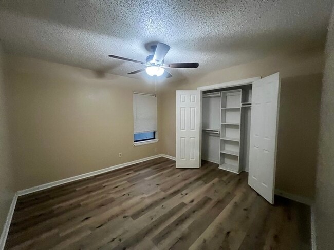 Building Photo - Remodeled townhome! 2 story with loft & 2 car garage with yard! Beautifully Remodeled Townhome – ...